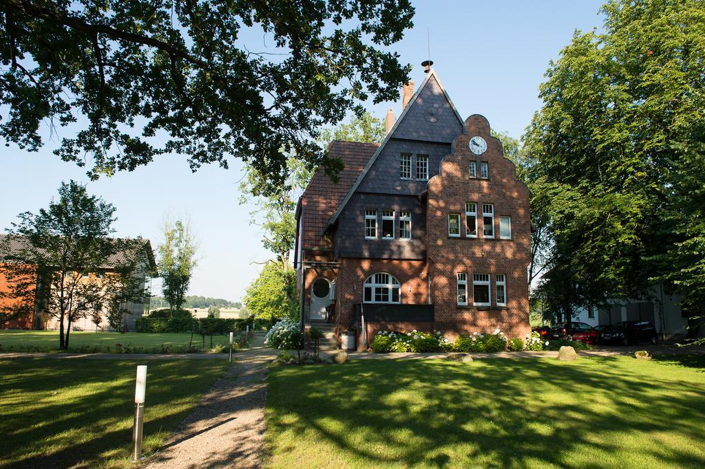 Hotel Gut Bardenhagen Exterior photo